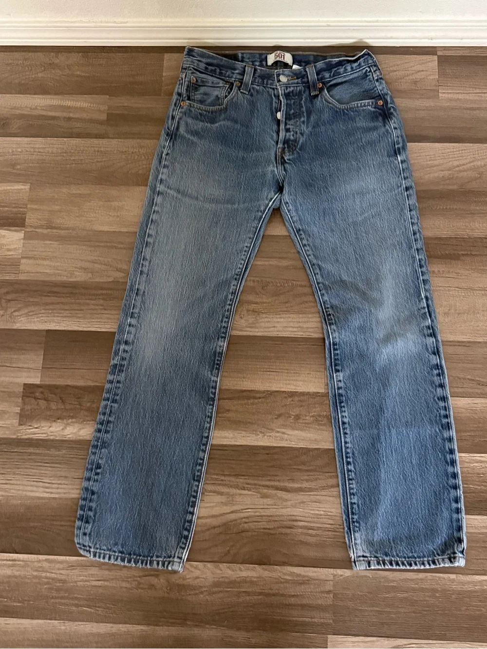 Levi's 501 Men's Straight Jeans in Light Blue Wash - Picture 12 of 12
